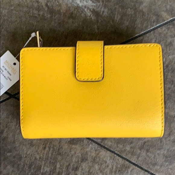 Michael Kors Jet Set Travel BIFLD Zip Coin Wallet - Picture 2 of 16